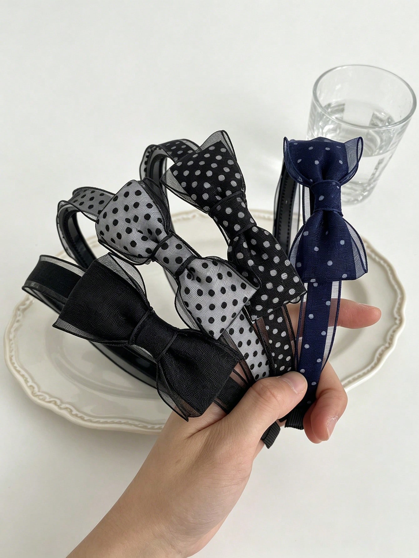 Travel Accessories Present - レトロなポルカドット柄のリボンヘアバンド1個、ユニークなプリンセススタイルの日常用ヘアアクセサリー、旅行、誕生日に最適